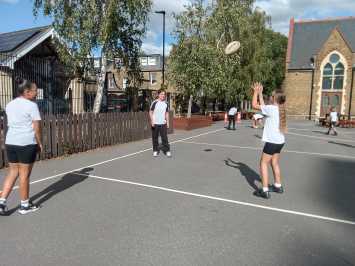 Tag rugby skills in 5/6J