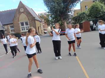 Tag rugby skills in 5/6J