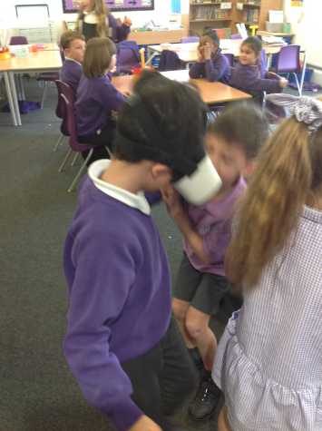 Year 2 use the VR Goggles to explore the seaside