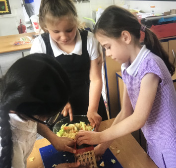 Cooking a variety of dishes in 3C