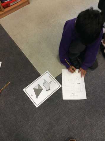 Year 3H go on a right angle hunt!